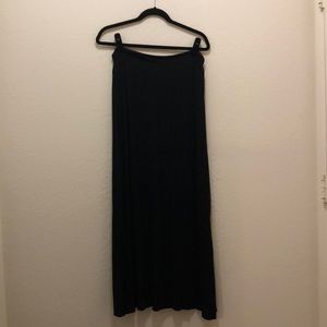 Simple black stretchy maxi skirt.